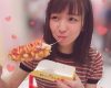 チーズホットドッグを食べる宮崎由加と稲場愛香ww